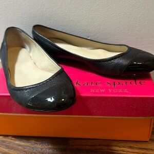 Kate Spade Terry black leather ballet flats with patent cap toe size 10